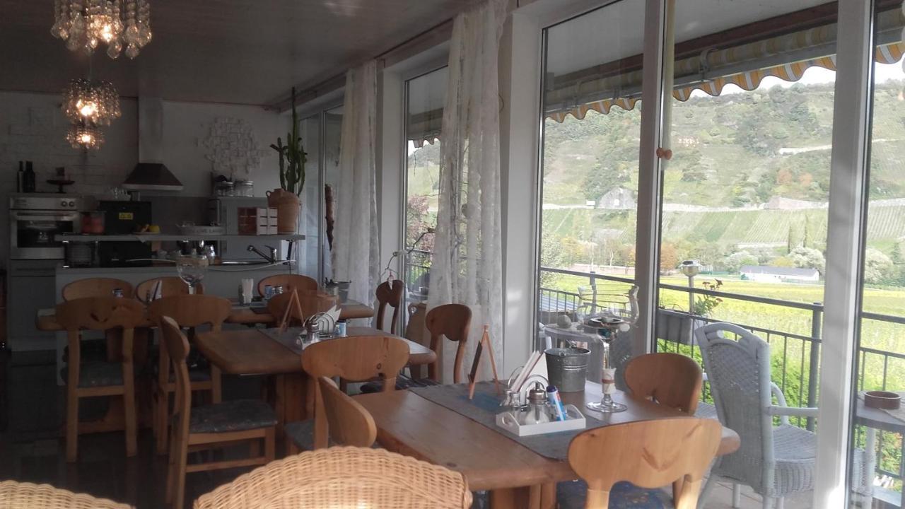 Gaestehaus Moselblick Trittenheim Exterior foto