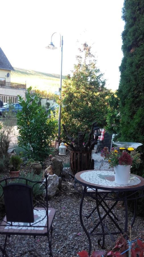 Gaestehaus Moselblick Trittenheim Exterior foto